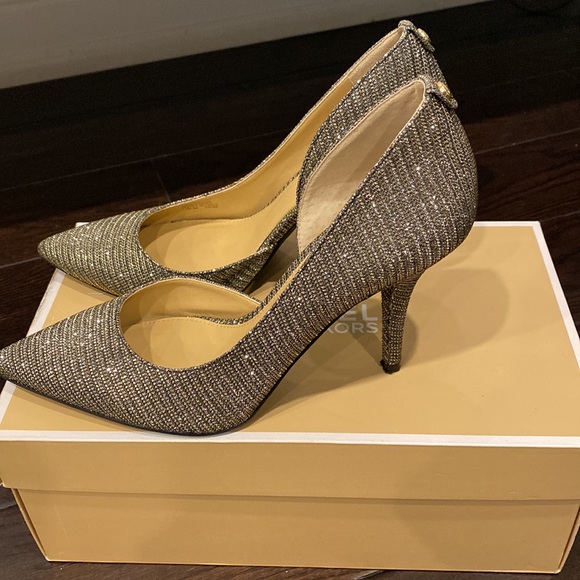 Micheal kors 7.5 Nathalie Flex Black & Gold sparkle pumps - Picture 6 of 8